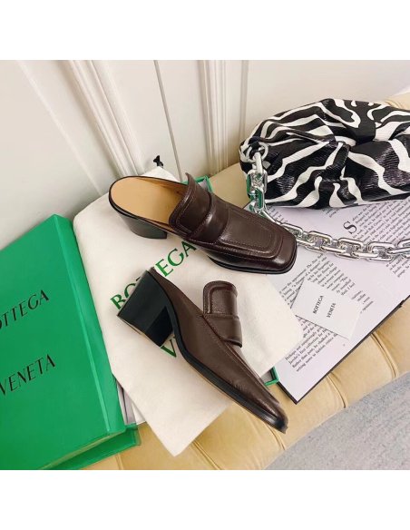 Cheap Reps Bottega Veneta Mules In Fondant Crocodile Embossed Leather