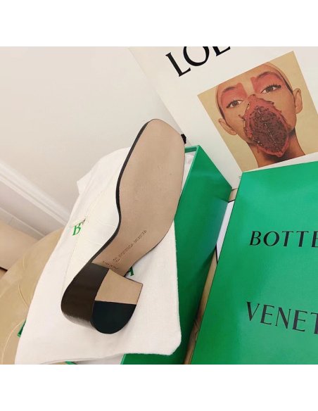 Cheap Reps Bottega Veneta Mules In White Crocodile Embossed Leather