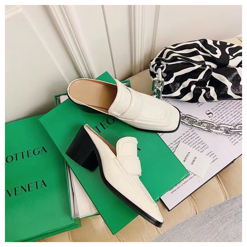 Cheap Reps Bottega Veneta Mules In White Crocodile Embossed Leather