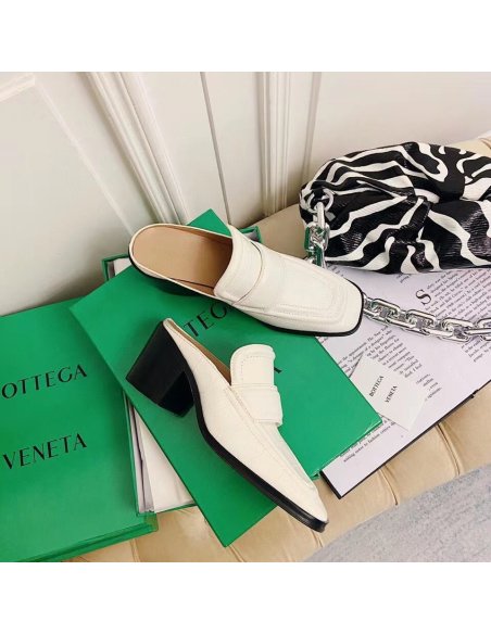 Cheap Reps Bottega Veneta Mules In White Crocodile Embossed Leather