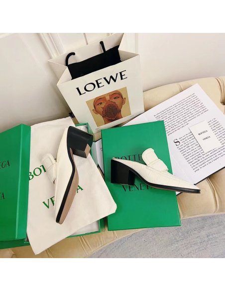 Cheap Reps Bottega Veneta Mules In White Crocodile Embossed Leather