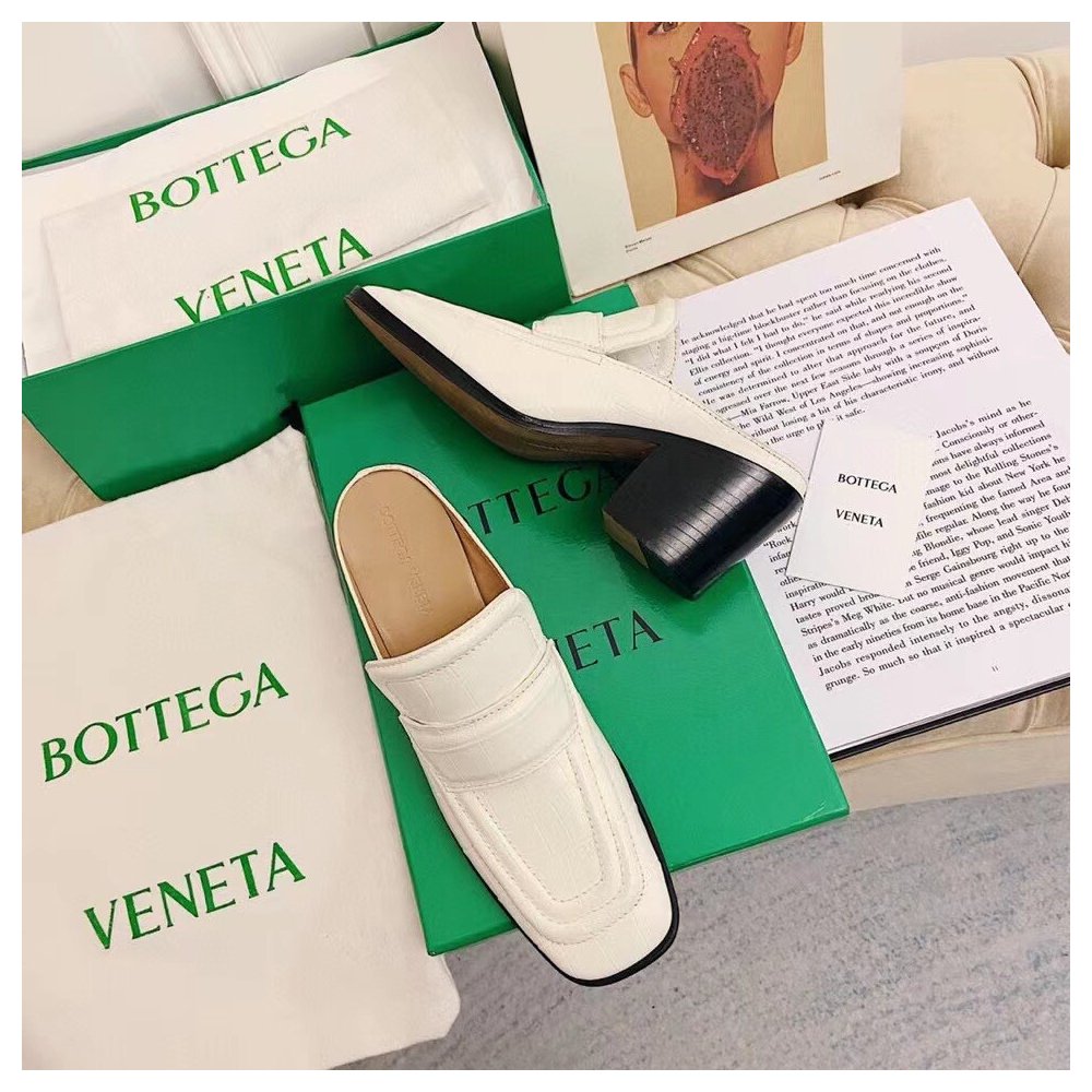Cheap Reps Bottega Veneta Mules In White Crocodile Embossed Leather