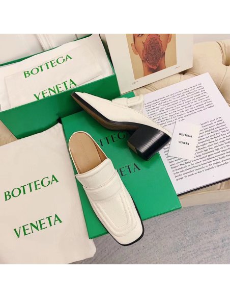 Cheap Reps Bottega Veneta Mules In White Crocodile Embossed Leather