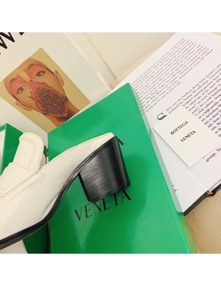 Cheap Reps Bottega Veneta Mules In White Crocodile Embossed Leather