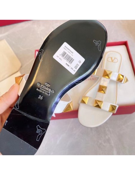 Cheap Reps Valentino Roman Stud Flat Slides In White Calfskin