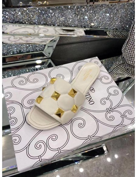 Cheap Reps Valentino Roman Stud Flat Slides In White Quilted Nappa