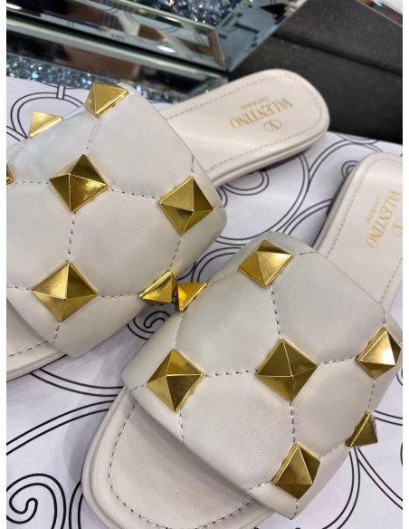 Cheap Reps Valentino Roman Stud Flat Slides In White Quilted Nappa
