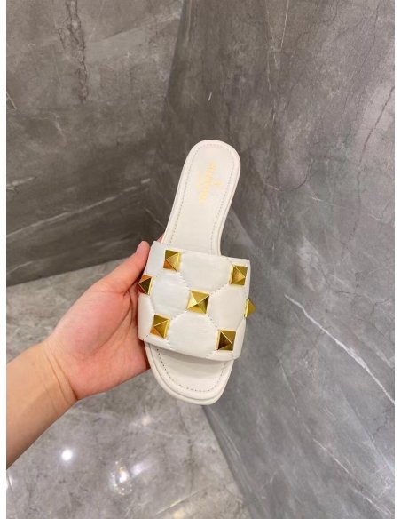 Cheap Reps Valentino Roman Stud Flat Slides In White Quilted Nappa