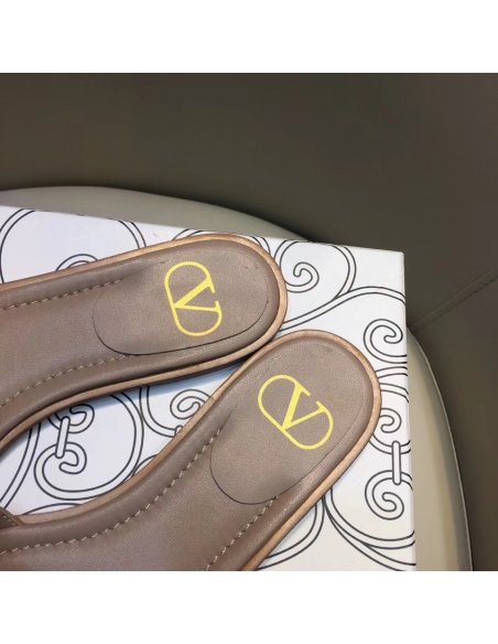 Cheap Reps Valentino VLogo Signature Flat Slides In Poudre Calfskin