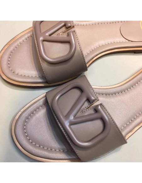 Cheap Reps Valentino VLogo Signature Flat Slides In Poudre Calfskin