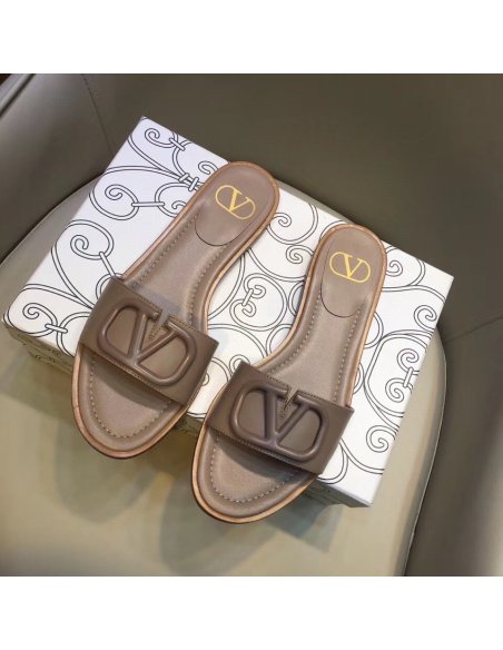 Cheap Reps Valentino VLogo Signature Flat Slides In Poudre Calfskin