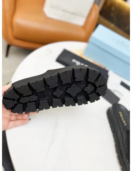 Cheap Reps Prada Womens Slides In Black Quilted Nappa Leather