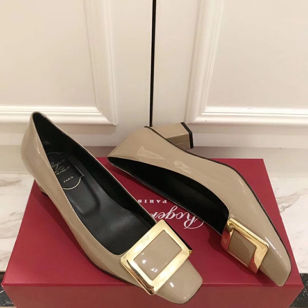 Cheap Reps Roger Vivier Belle Vivier 45mm Pumps In Beige Patent Leather