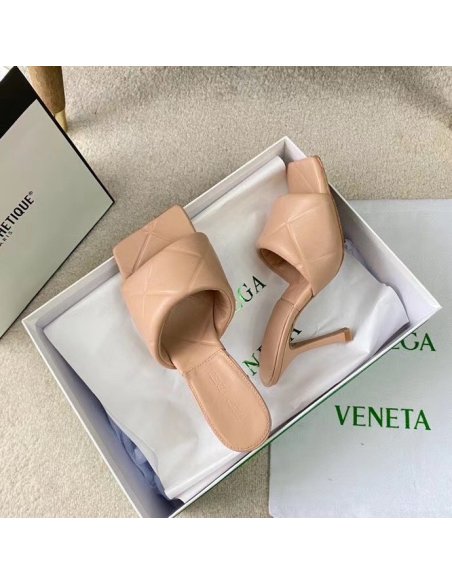 Cheap Reps Bottega Veneta Rubber Lido Sandals In Pink Quilted Lambskin