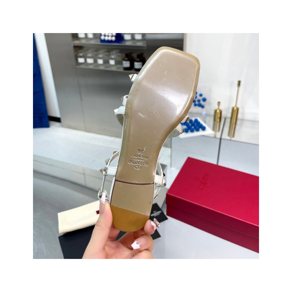 Cheap Reps Valentino Rockstud Flat Sandals with Straps in White Leather