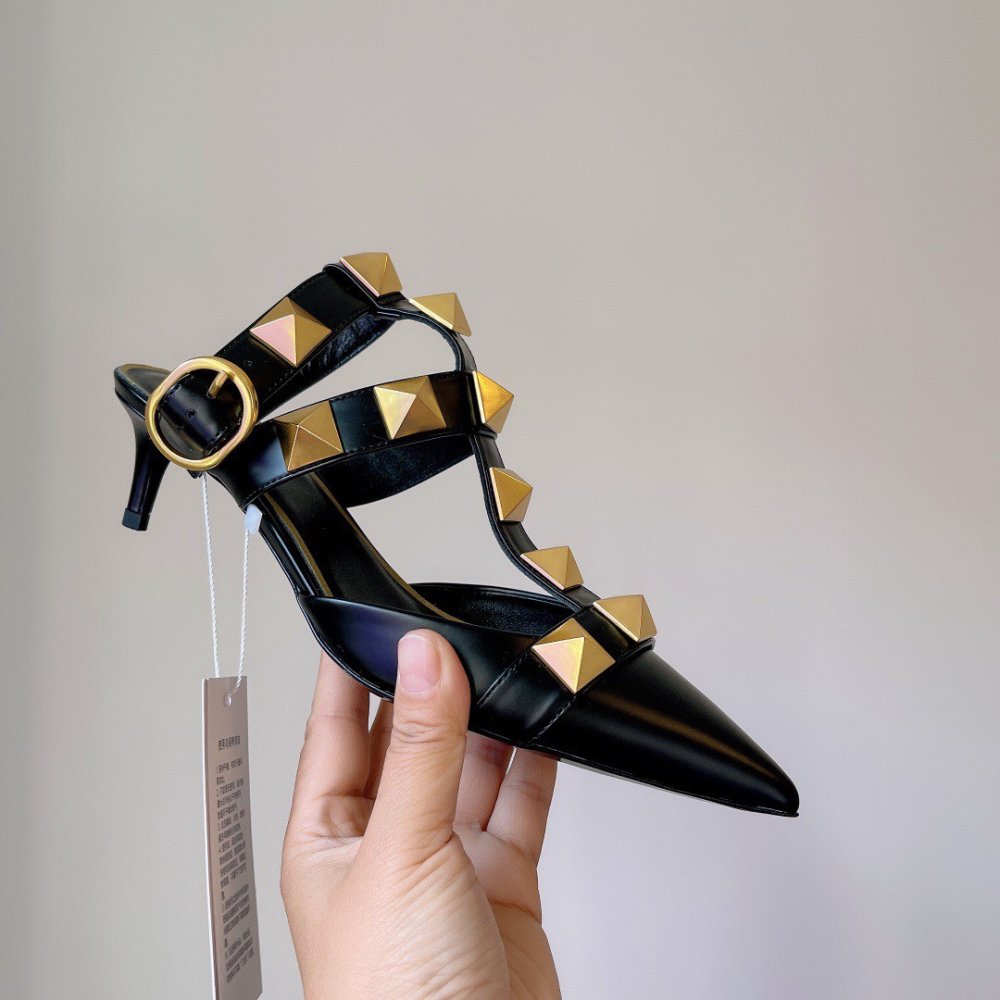 Cheap Reps Valentino Roman Stud Pumps 40mm In Black Calfskin