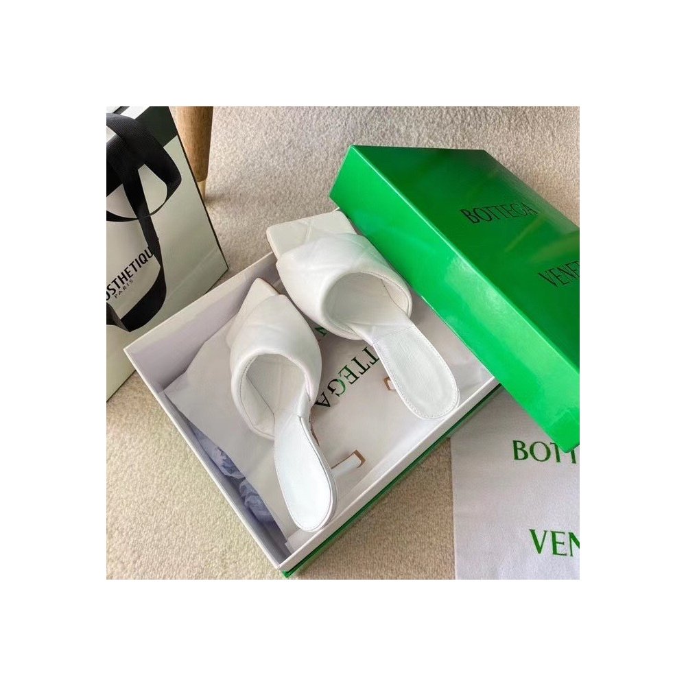 Cheap Reps Bottega Veneta Rubber Lido Sandals In White Quilted Lambskin