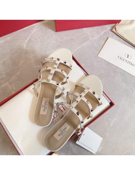 Cheap Reps Valentino Garavani Rockstud Flat Sandals In White Calfskin