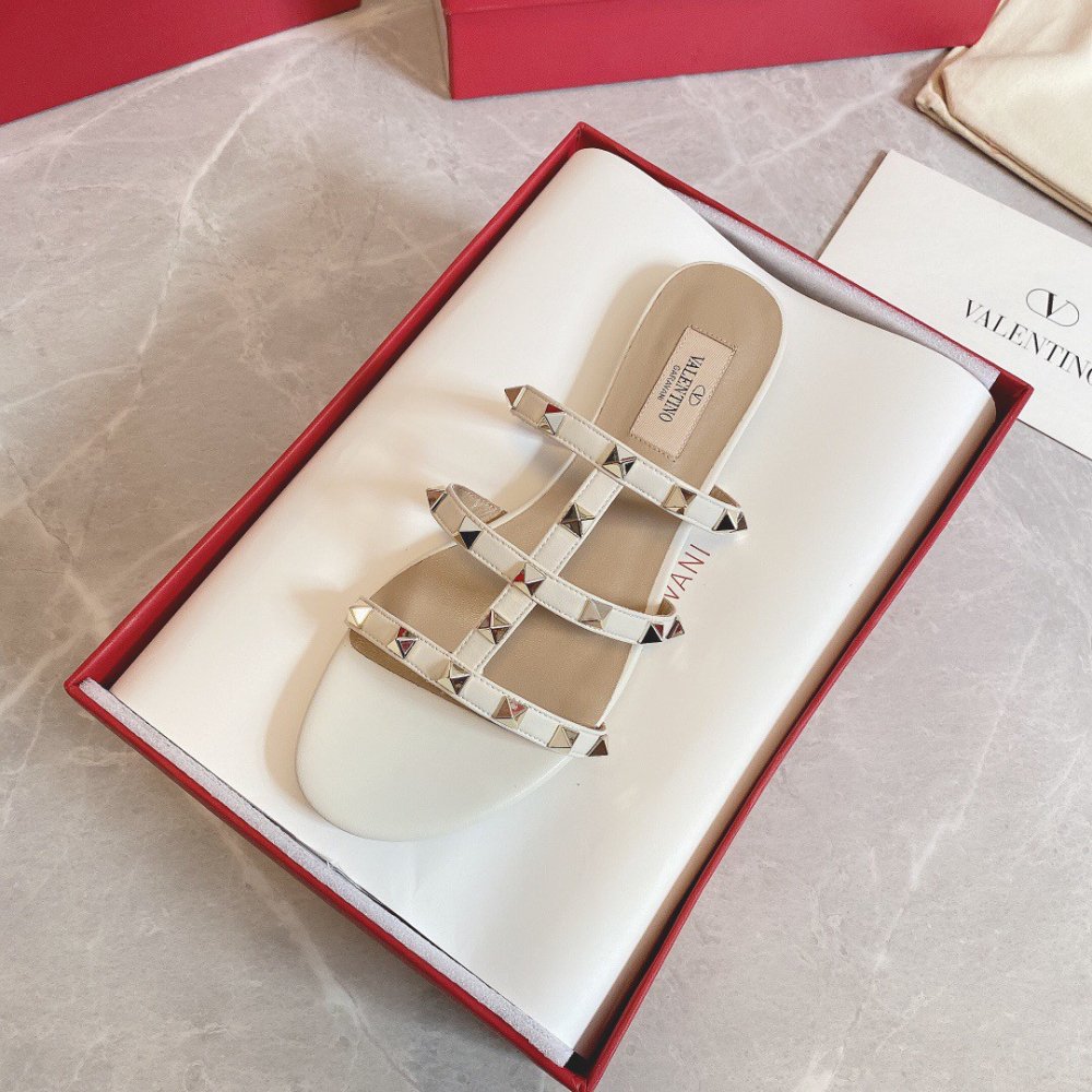 Cheap Reps Valentino Garavani Rockstud Flat Sandals In White Calfskin