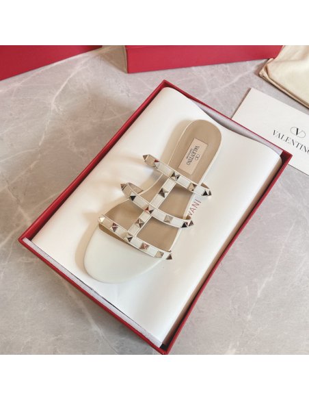 Cheap Reps Valentino Garavani Rockstud Flat Sandals In White Calfskin