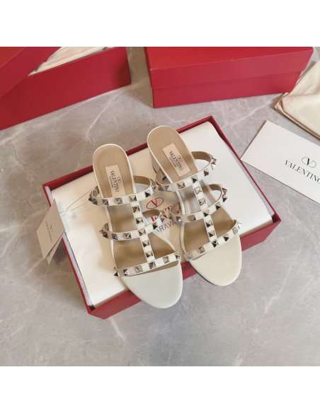 Cheap Reps Valentino Garavani Rockstud Flat Sandals In White Calfskin