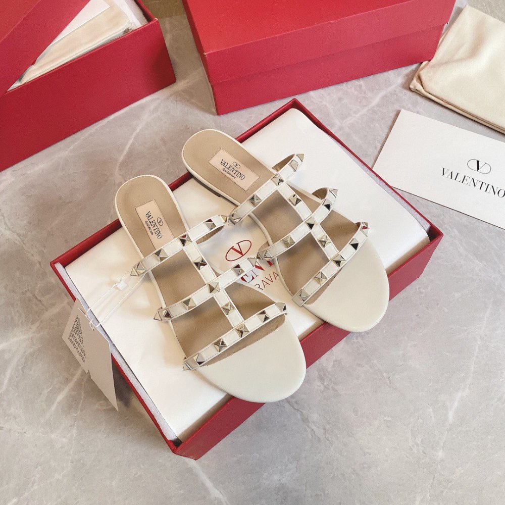 Cheap Reps Valentino Garavani Rockstud Flat Sandals In White Calfskin