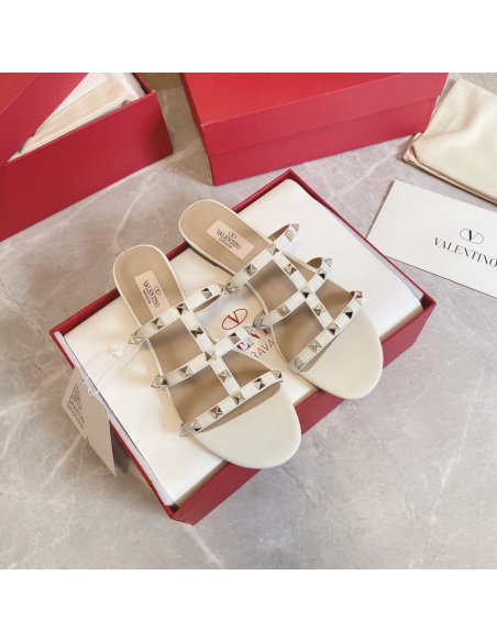 Cheap Reps Valentino Garavani Rockstud Flat Sandals In White Calfskin
