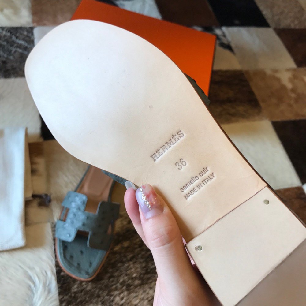 Cheap Reps Hermes Oran Slide Sandals In Vert Amande Ostrich Leather