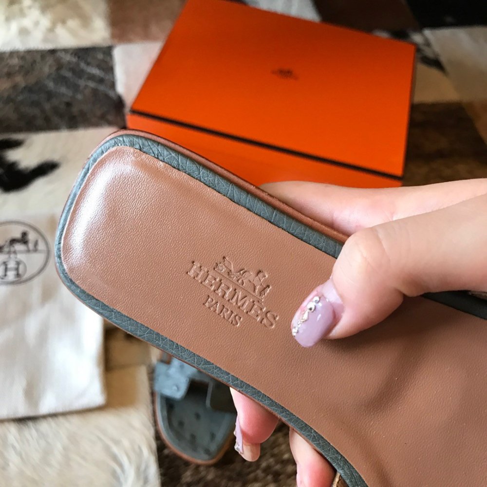 Cheap Reps Hermes Oran Slide Sandals In Vert Amande Ostrich Leather