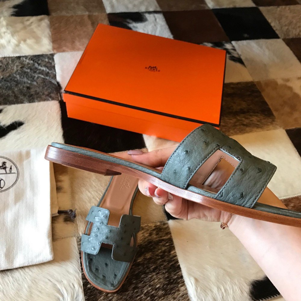 Cheap Reps Hermes Oran Slide Sandals In Vert Amande Ostrich Leather