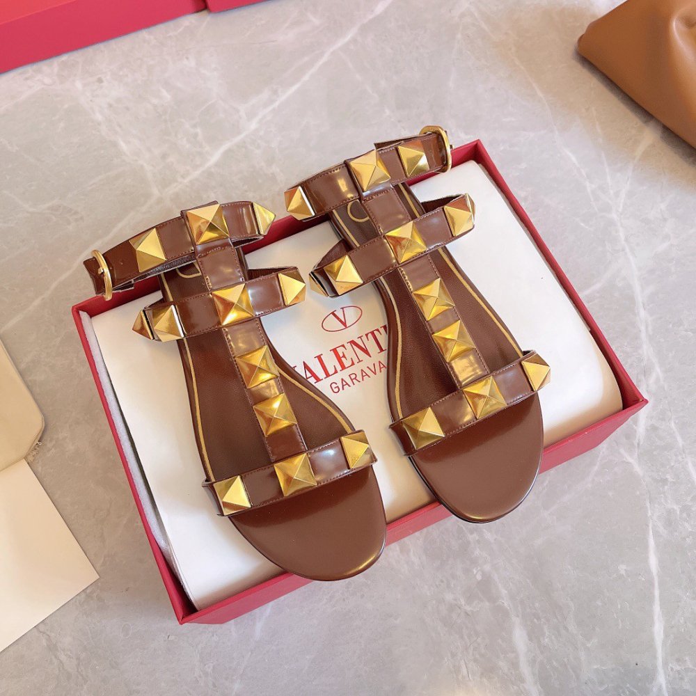 Cheap Reps Valentino Roman Stud Flat Sandals In Fondant Calfskin