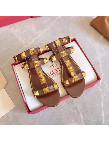 Cheap Reps Valentino Roman Stud Flat Sandals In Fondant Calfskin