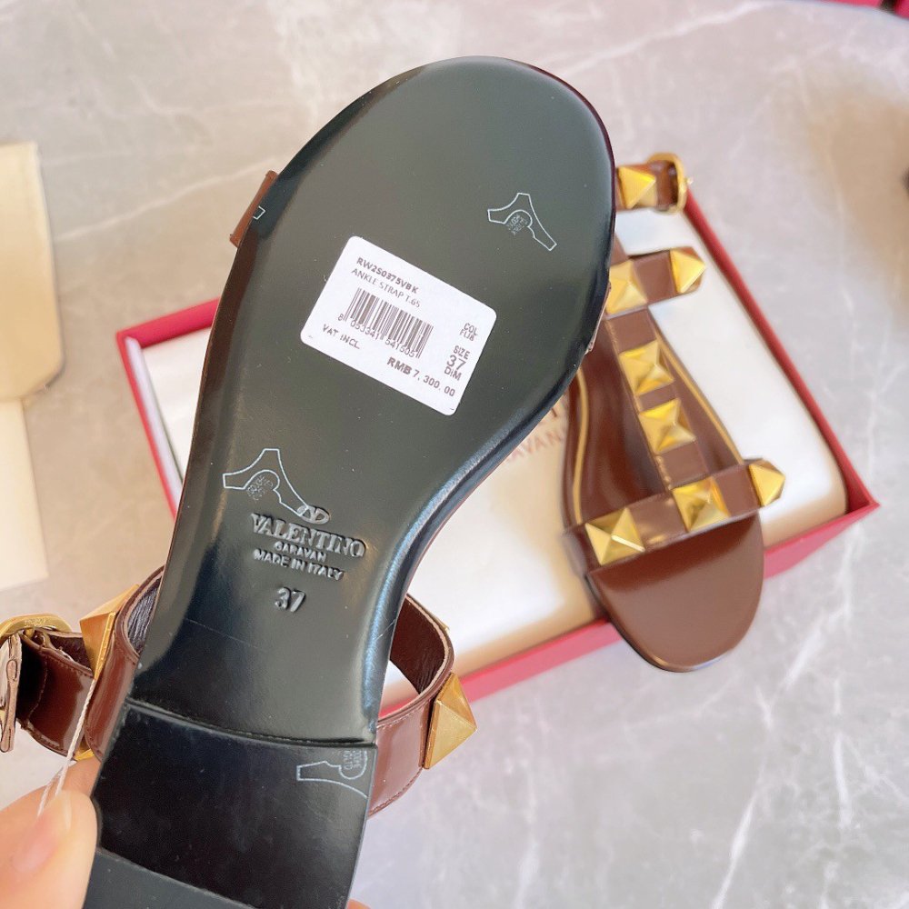 Cheap Reps Valentino Roman Stud Flat Sandals In Fondant Calfskin