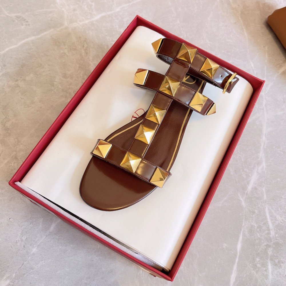 Cheap Reps Valentino Roman Stud Flat Sandals In Fondant Calfskin
