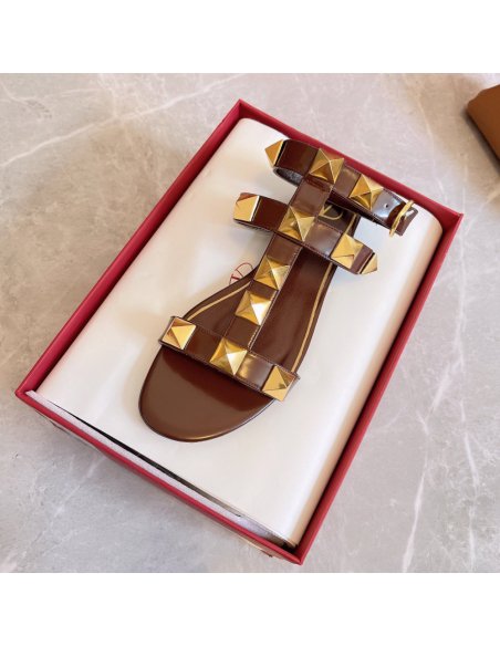 Cheap Reps Valentino Roman Stud Flat Sandals In Fondant Calfskin