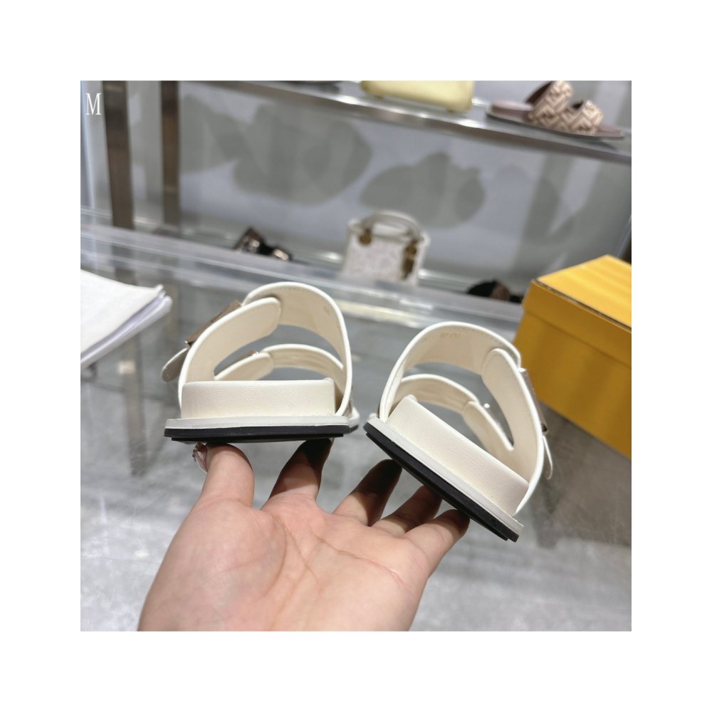 Fendi Slippers 031,Fendi Slippers,Slides Slippers,More Brands