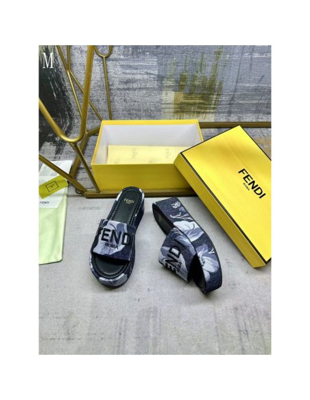 Chanel Slippers 093,Chanel Slippers,Slides Slippers,More Brands
