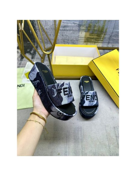 Chanel Slippers 093,Chanel Slippers,Slides Slippers,More Brands