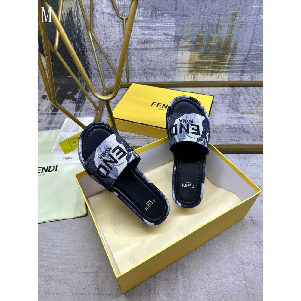 Chanel Slippers 093,Chanel Slippers,Slides Slippers,More Brands