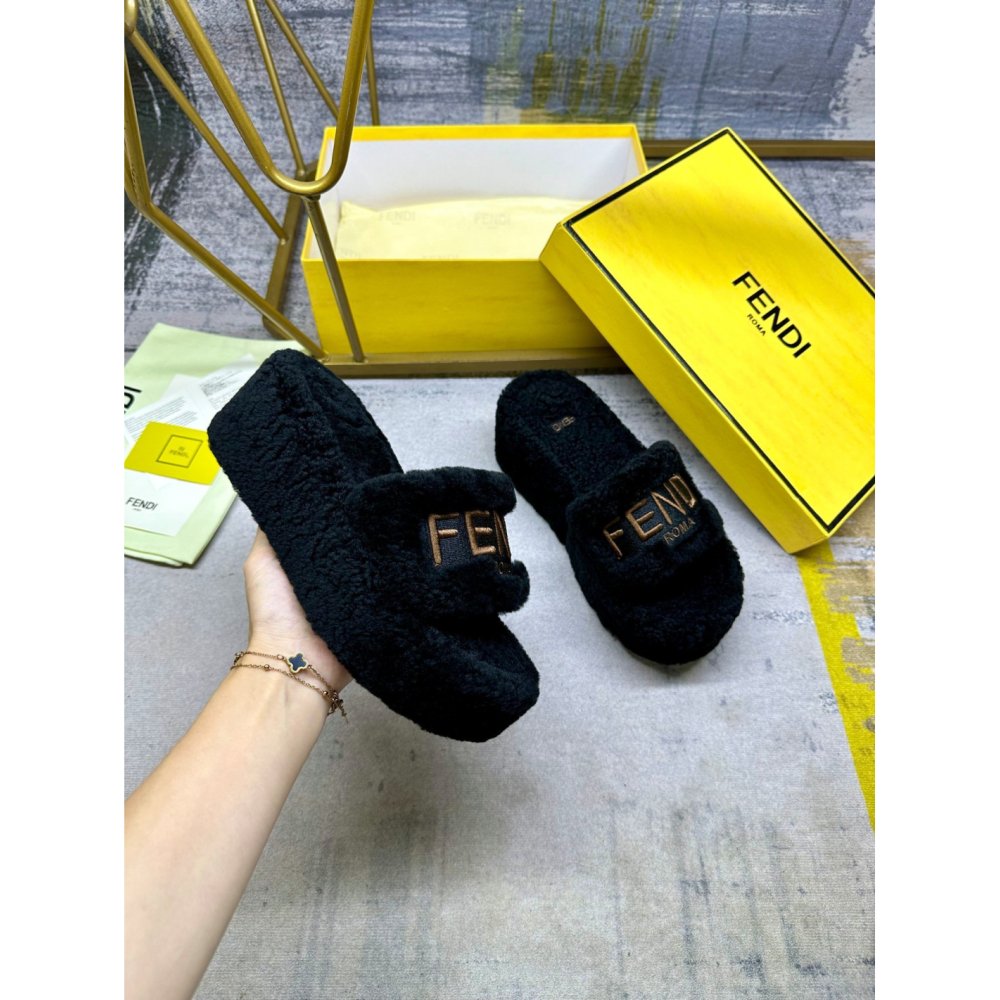 Valentino slippers 055,Valentino Slippers,Slides Slippers,More Brands