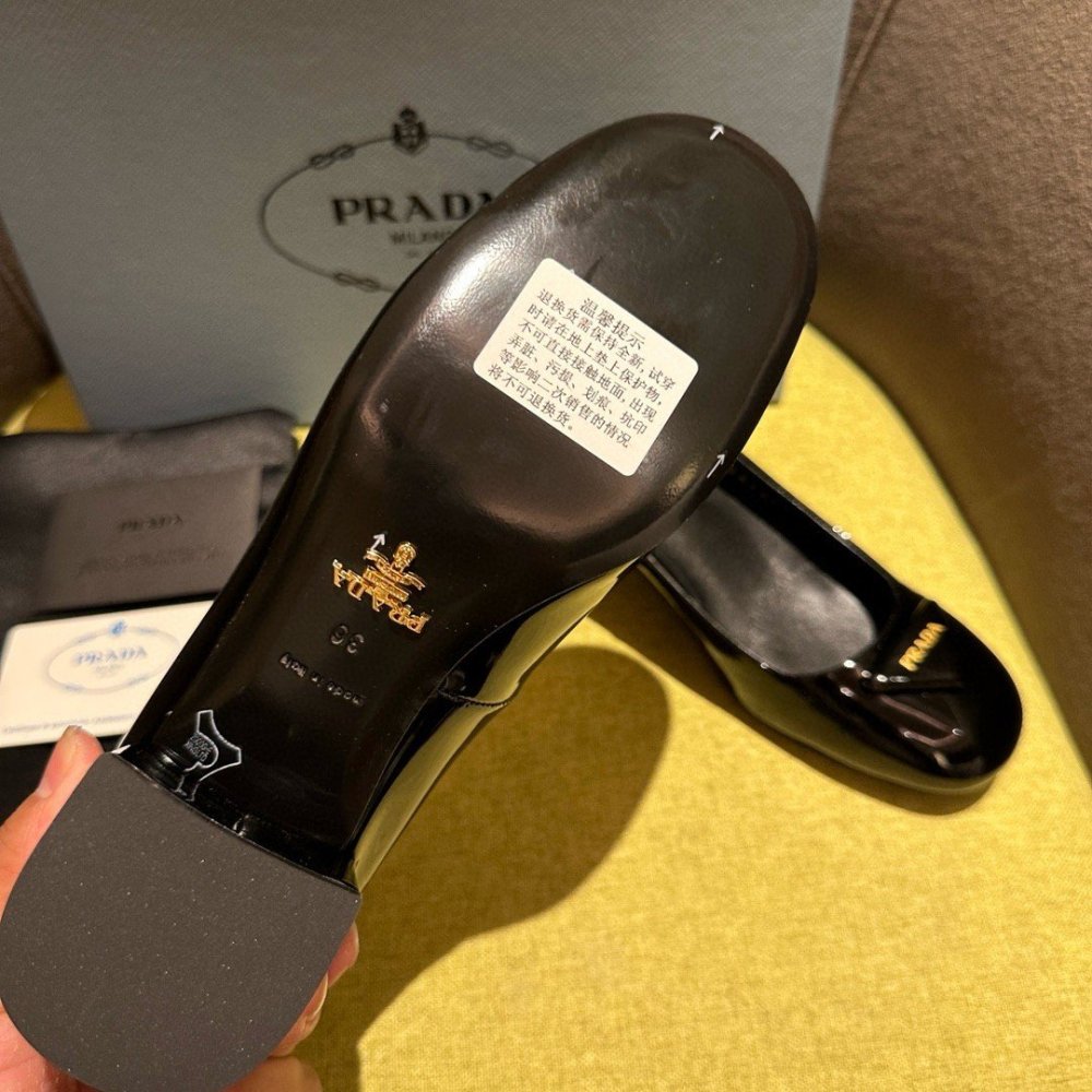Cheap Reps Prada Pumps 35mm in Black Patent Leather