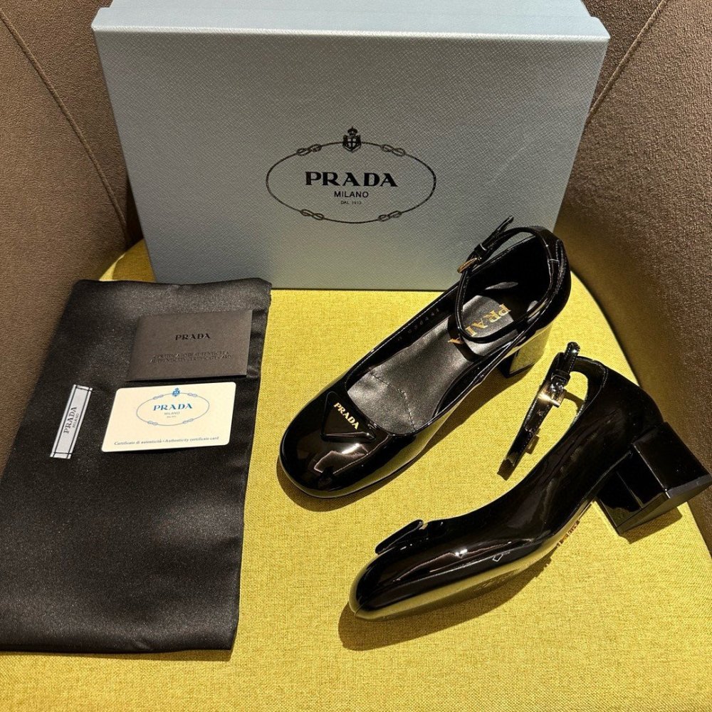 Cheap Reps Prada Pumps 35mm in Black Patent Leather
