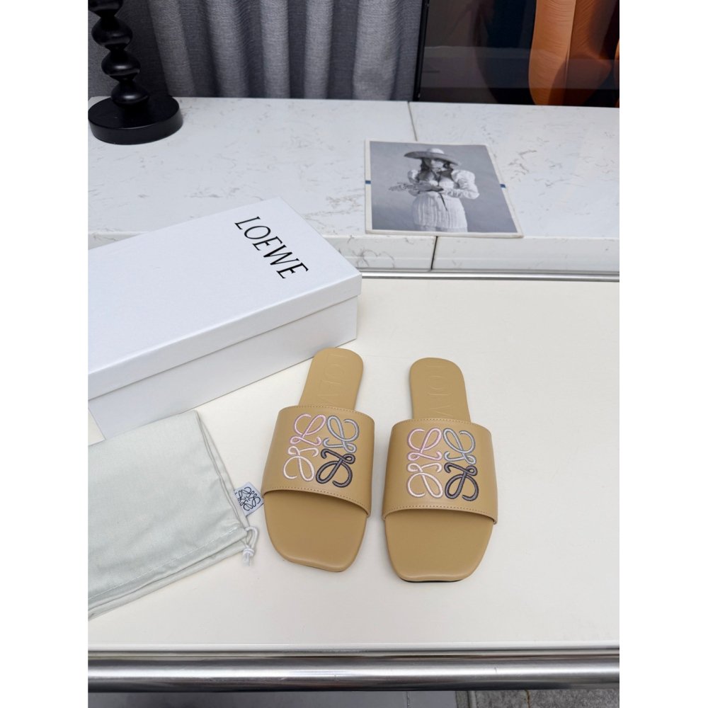 LOEWE Slippers 034,Loewe Slippers,Slides Slippers,More Brands