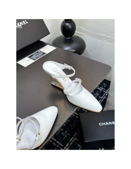 Chanel Slippers 027,Chanel Slippers,Slides Slippers,More Brands