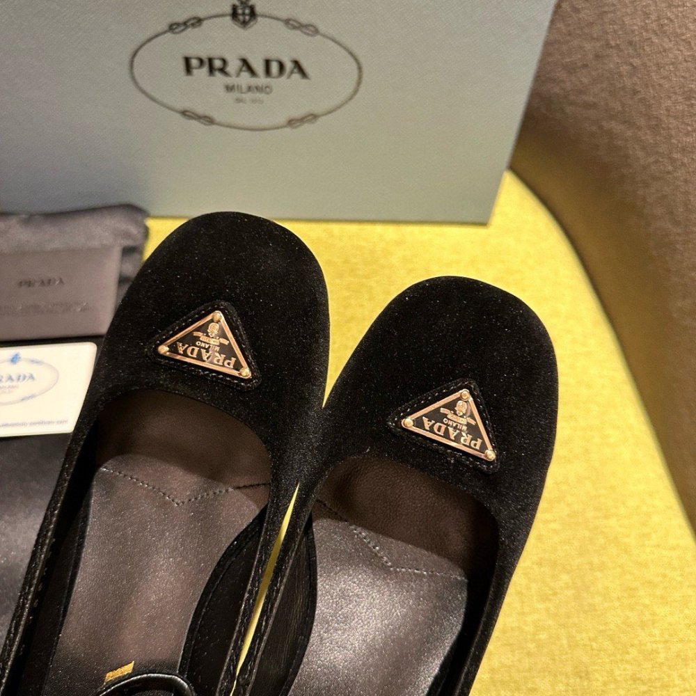 Cheap Reps Prada Pumps 35mm in Black Velvet