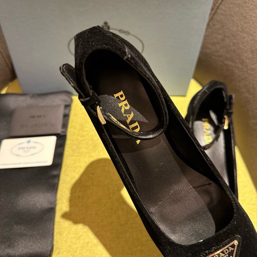 Cheap Reps Prada Pumps 35mm in Black Velvet