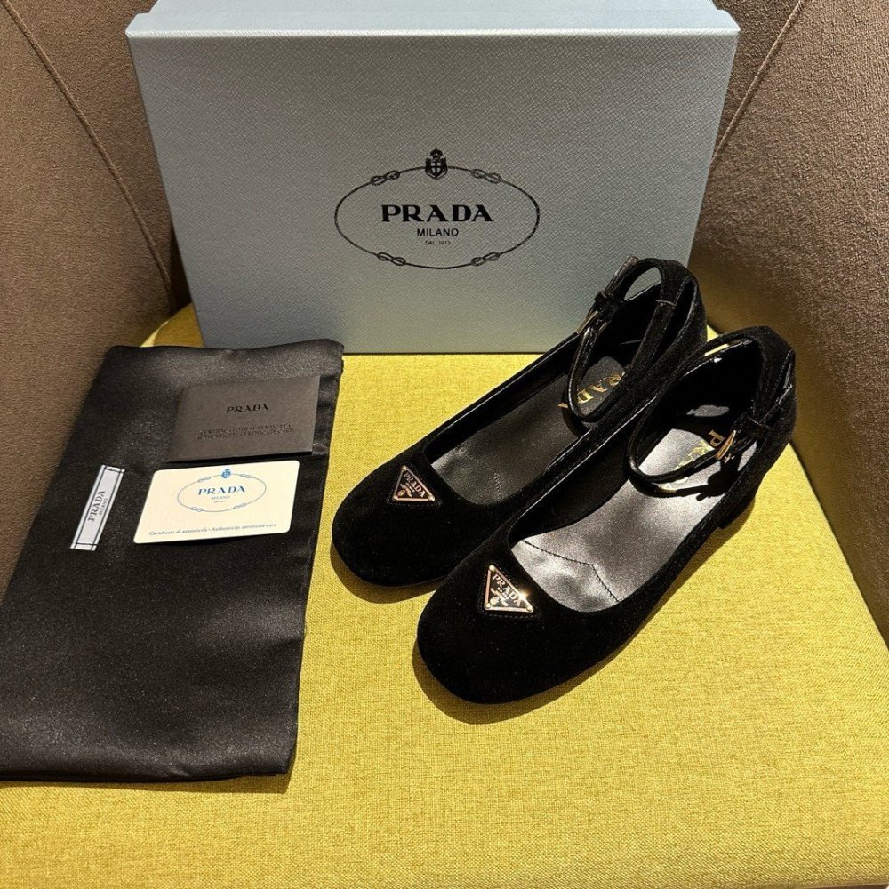 Cheap Reps Prada Pumps 35mm in Black Velvet