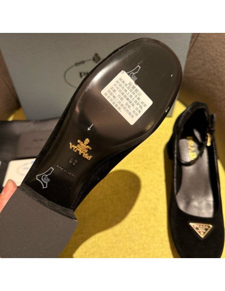 Cheap Reps Prada Pumps 35mm in Black Velvet