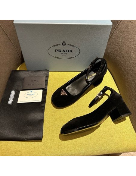 Cheap Reps Prada Pumps 35mm in Black Velvet
