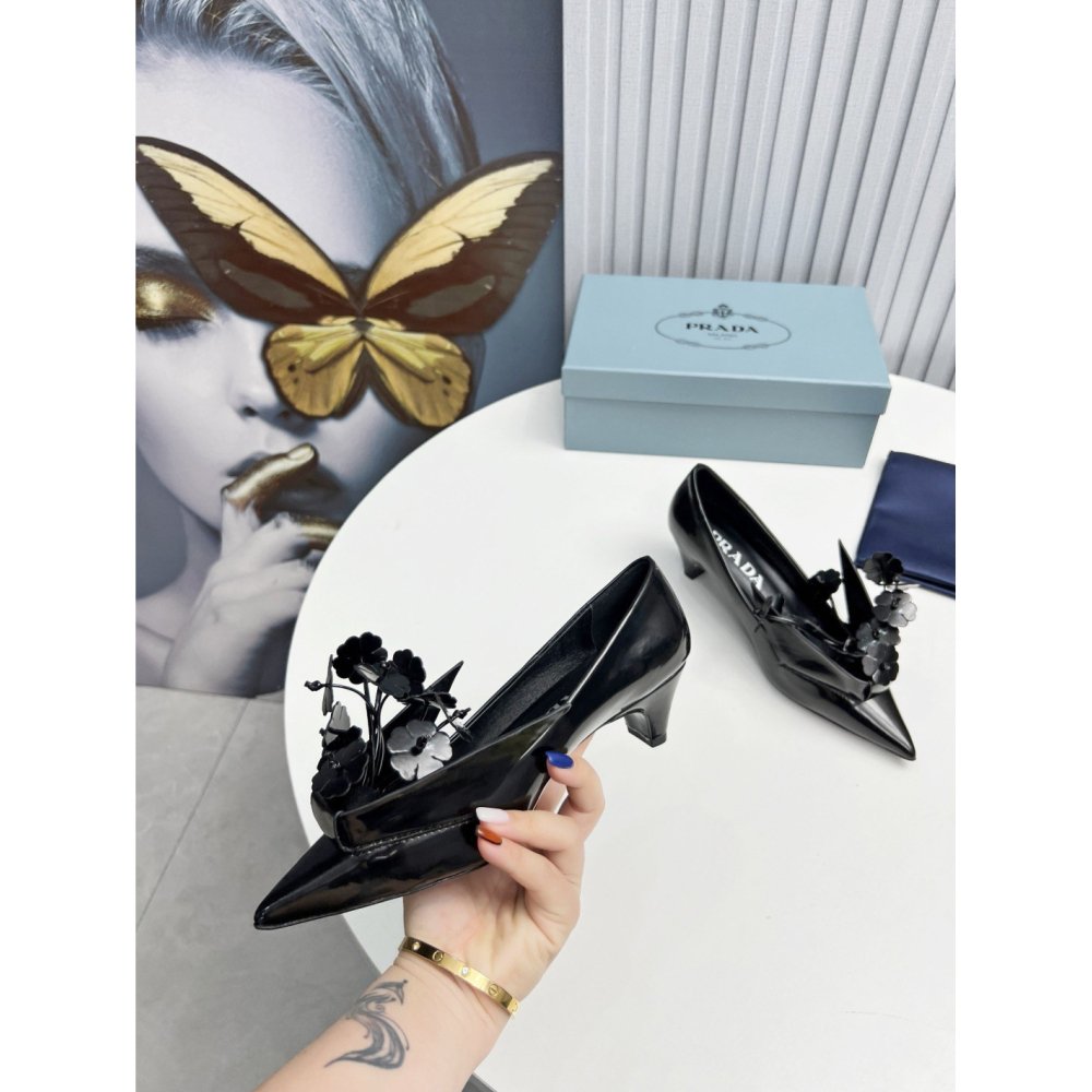 Cheap Reps Prada Pumps 45mm in Black Leather with Floral Appliques